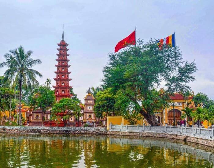 Tour tham quan thủ đô Hà Nội - Chùa Trấn Quốc